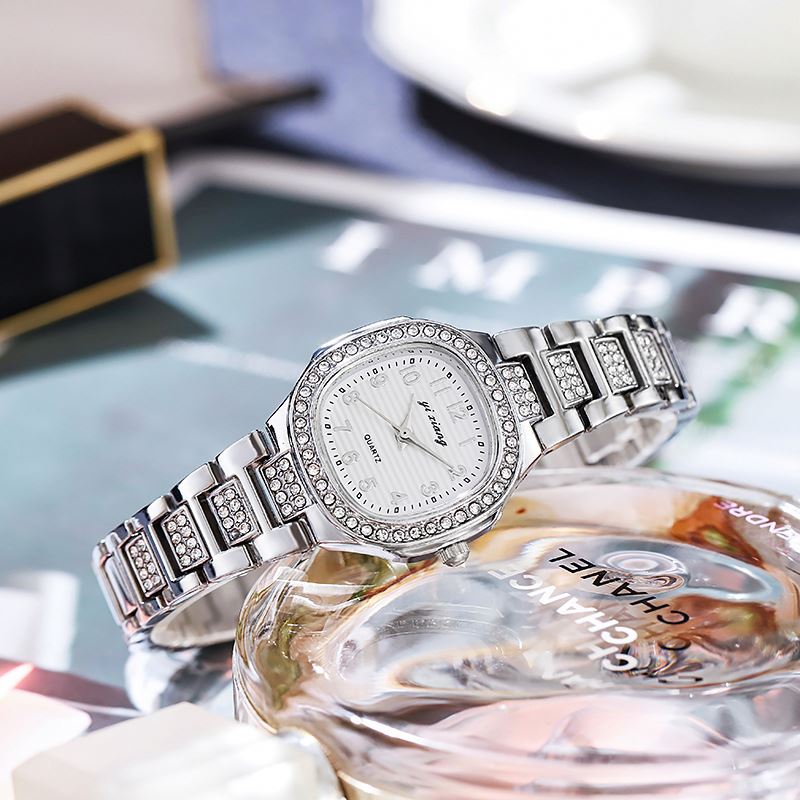 Luxury Women's Rose Gold Quartz Watch – Crystal Diamond Bracelet Watch