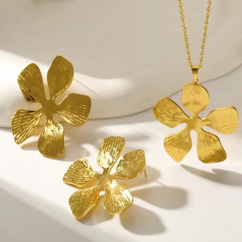 Gold Textured Flower Necklace & Earrings Set – Oversized Petal Stainless Steel Jewelry