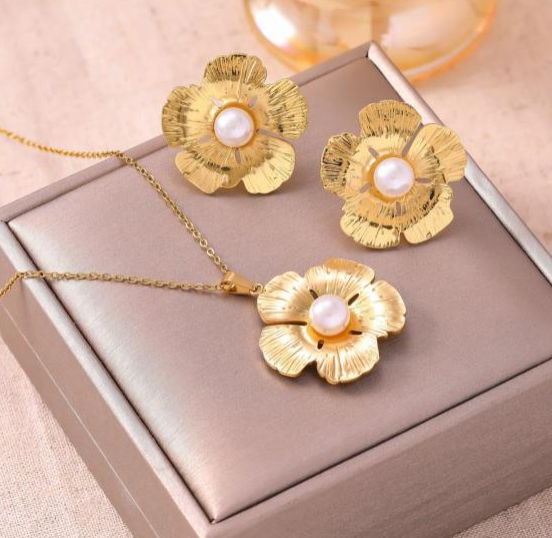 Gold Textured Flower Pearl Necklace & Earrings Set – 18K Gold Plated Stainless Steel