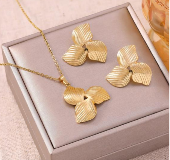 Gold Triple Leaf Necklace & Earrings Set – 18K Gold Plated Stainless Steel Jewelry