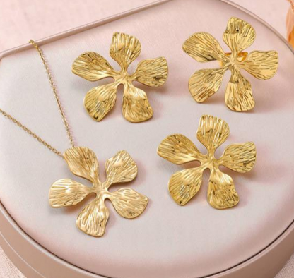 Gold Textured Flower Necklace & Earrings Set – Oversized Petal Stainless Steel Jewelry