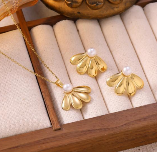 Gold Fan Petal Pearl Necklace & Earrings Set – 18K Gold Plated Stainless Steel Jewelry
