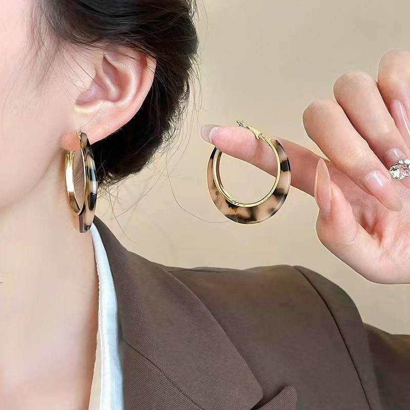 Vintage Leopard Print Alloy Hoop Earrings – Light Luxury Statement