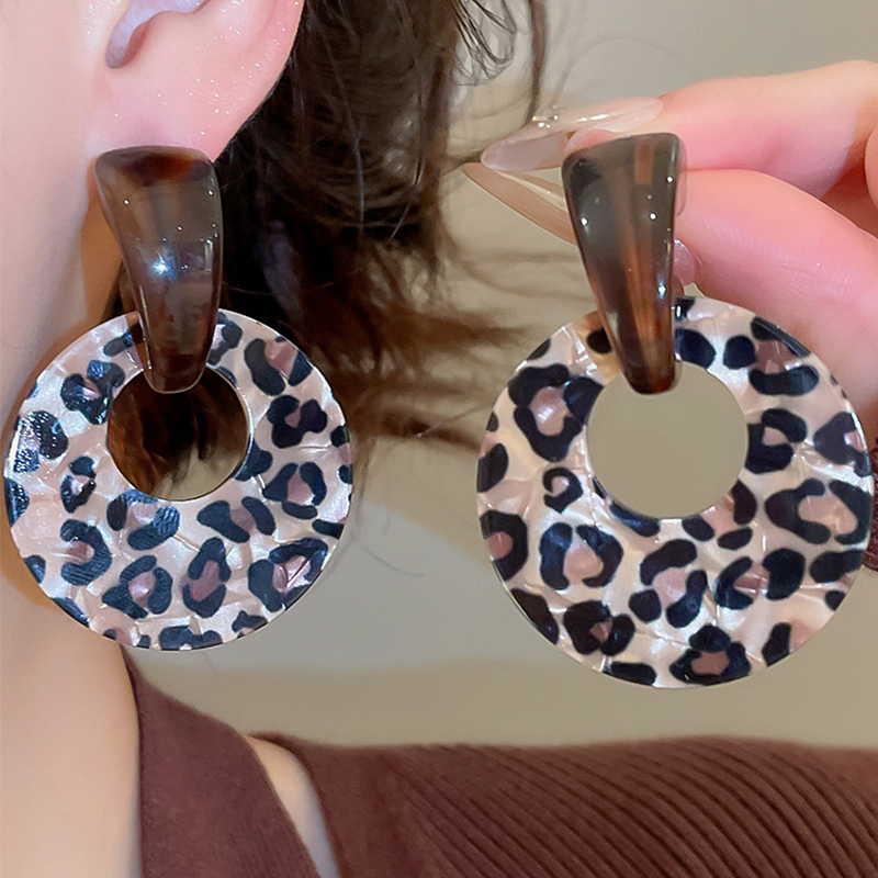 Acrylic Leopard Print Circle Drop Earrings – Retro Light Luxury