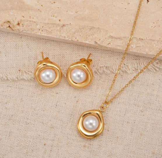 Gold Pearl Swirl Necklace & Stud Earring Set – 18K Gold Plated Stainless Steel