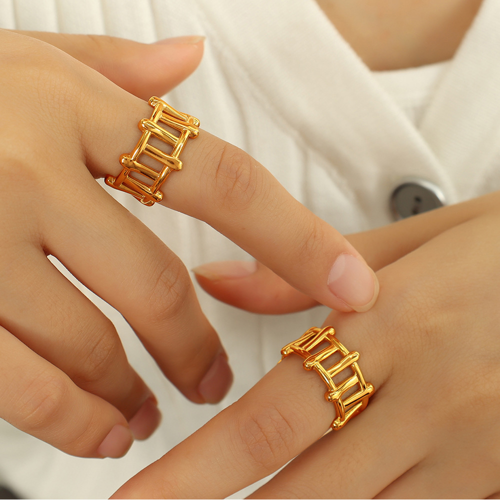 Gold Fence Bar Open Ring