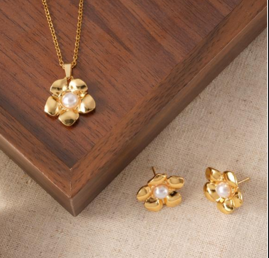 Gold Organic Flower Pearl Necklace & Earrings Set – 18K Gold Plated Stainless Steel